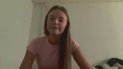 AnnettHewins Live Image