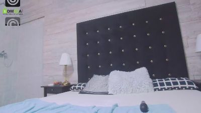 Ella_Lizzie Live Image