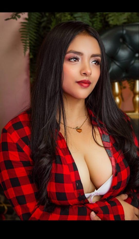 Emily_Brownn_ Live Image