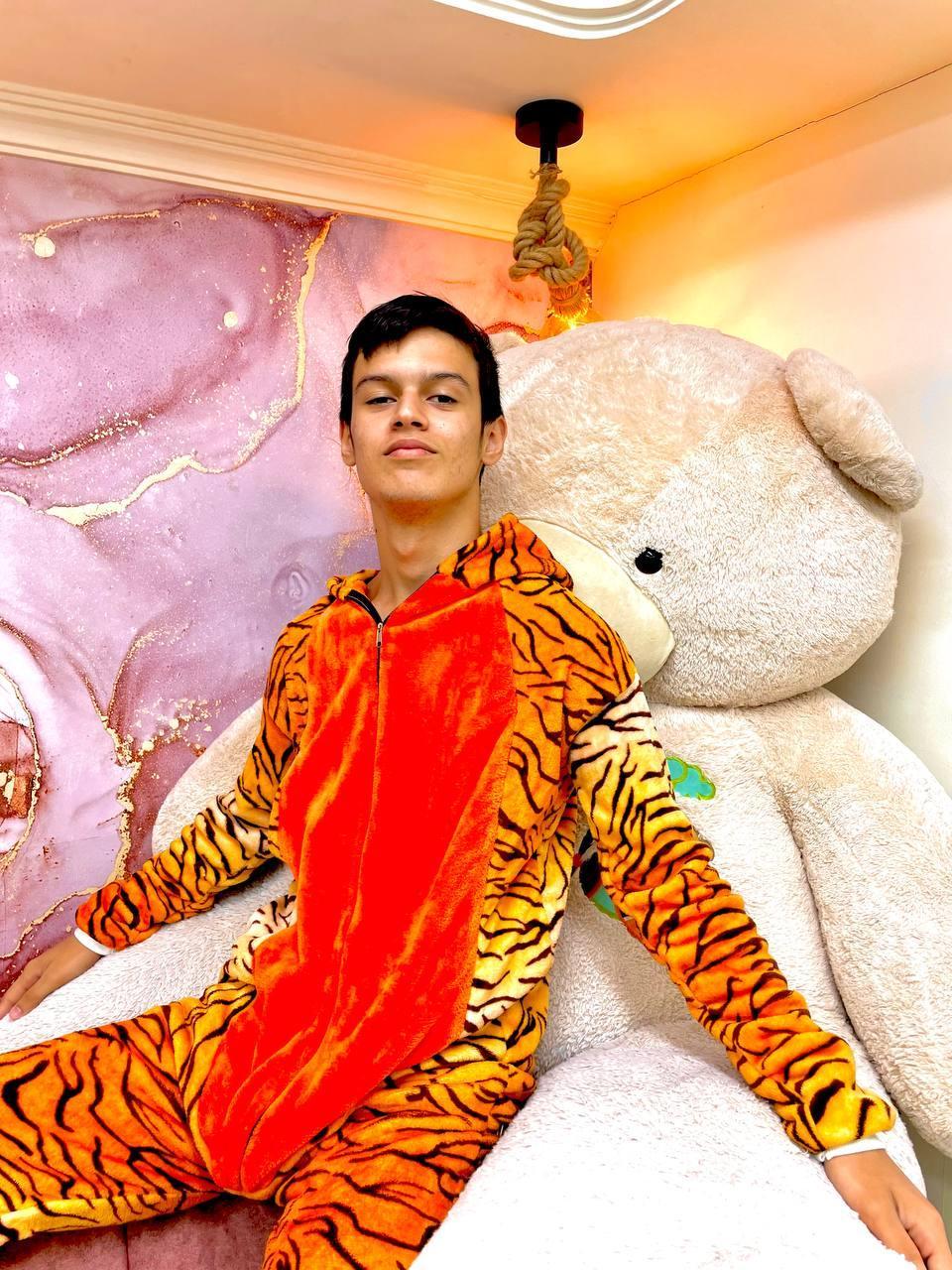 Holdme_Hot Live Image