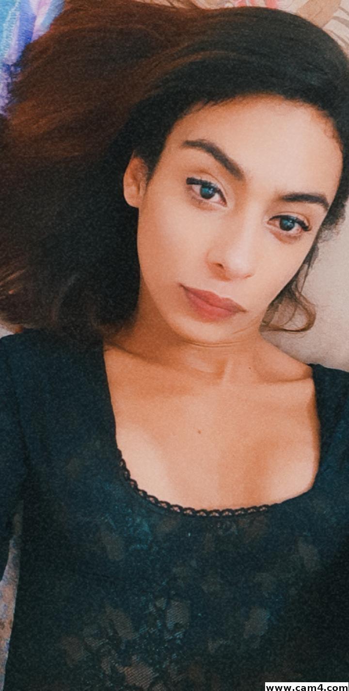 Isabellabrito Live Image