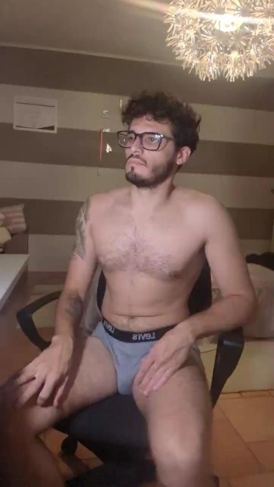 LeoLove98 Live Image