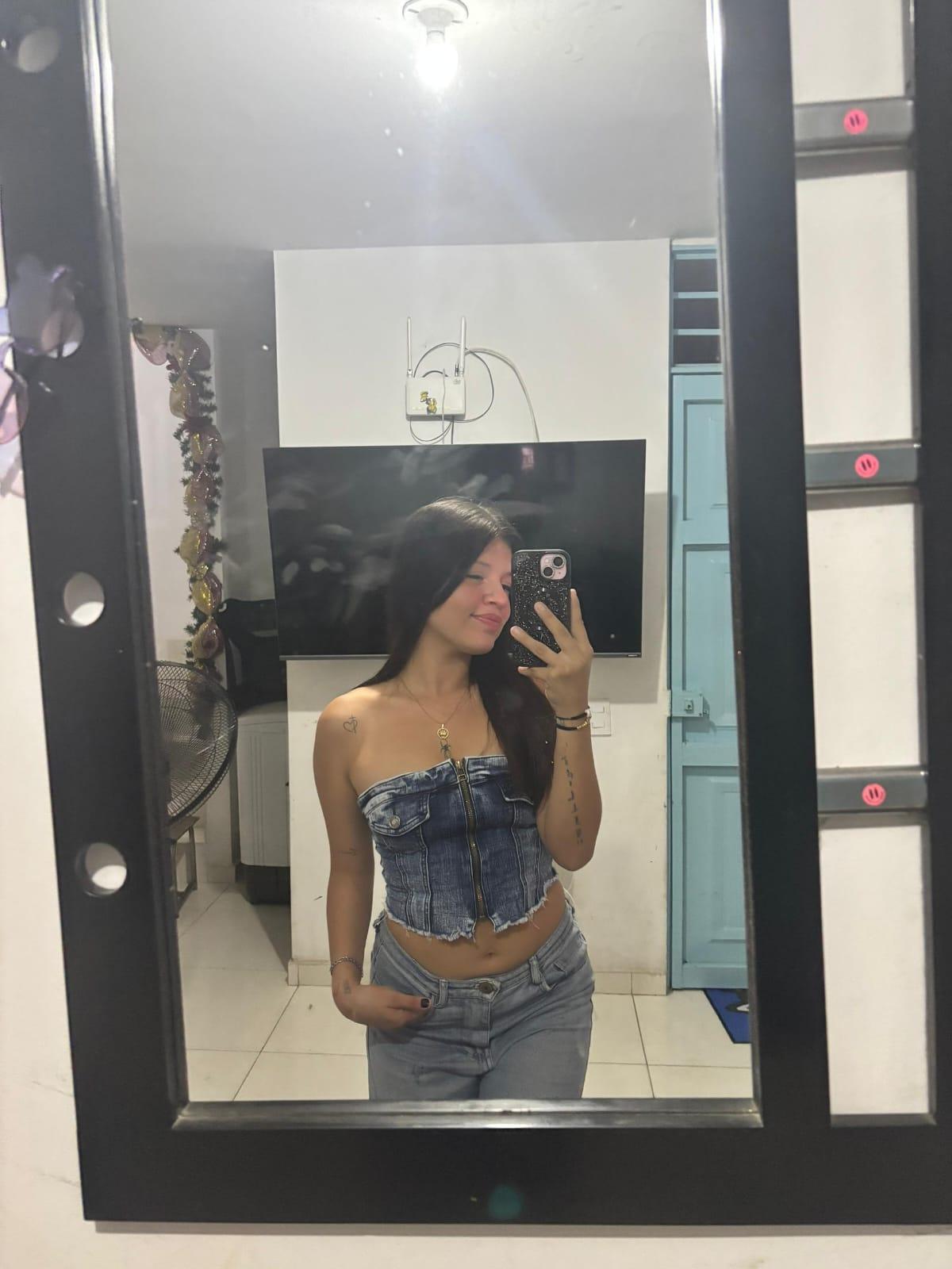 Lexi_Cherry Live Image