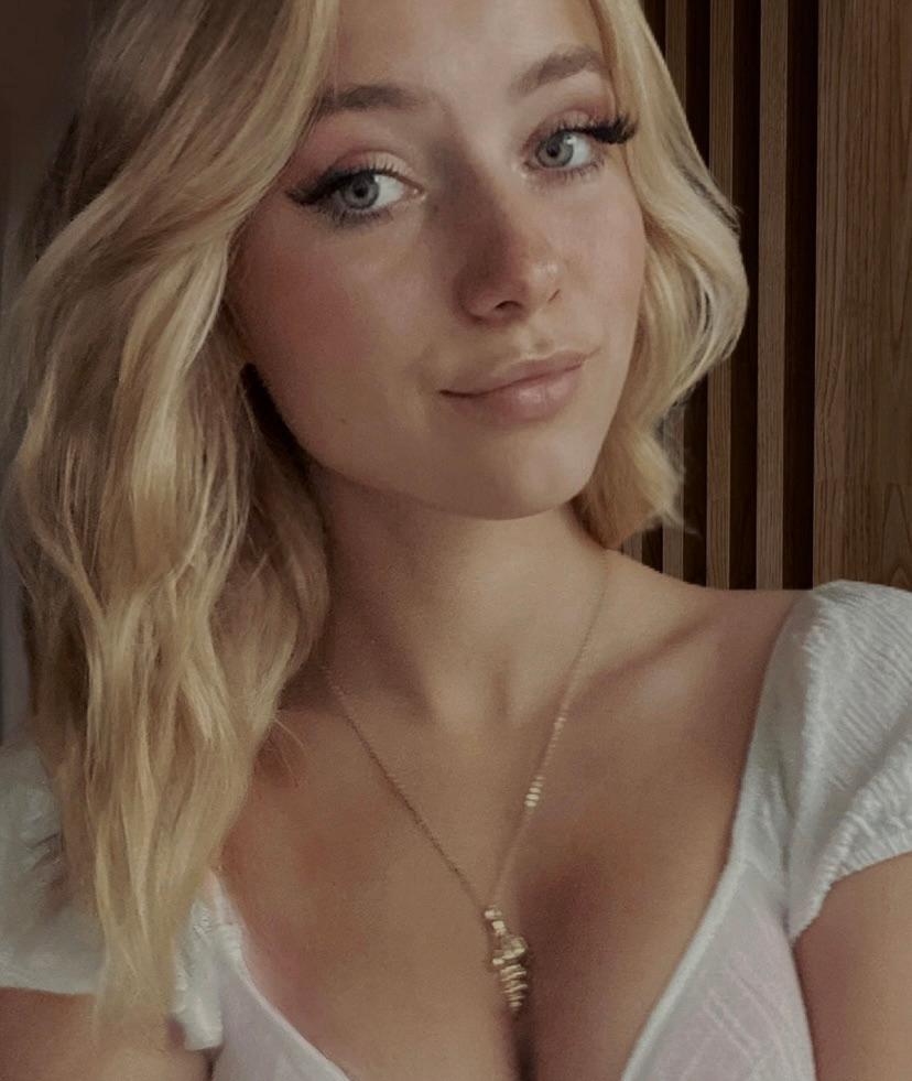 LuciaAdorable Live Image