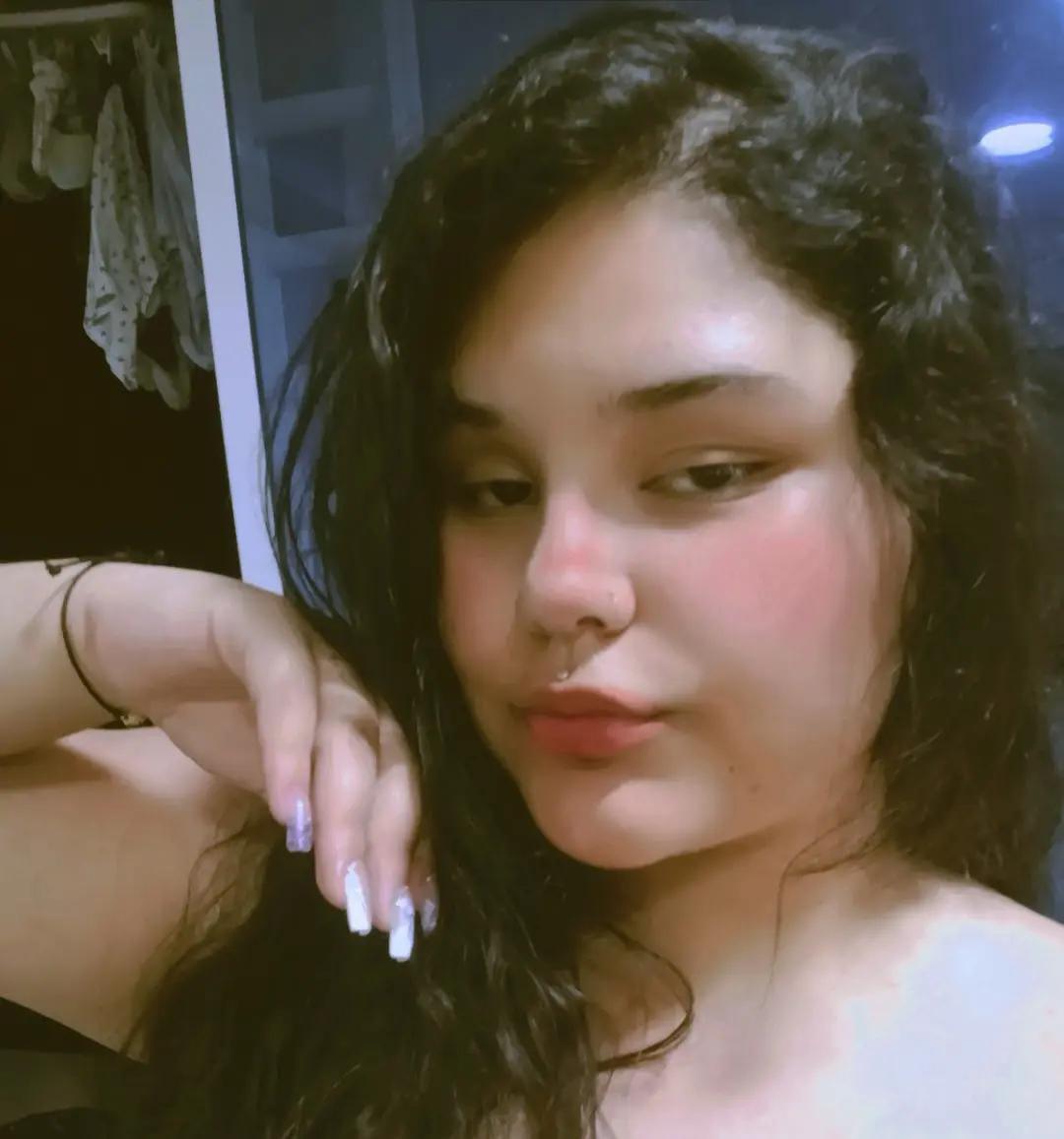 LucyColleen Live Image