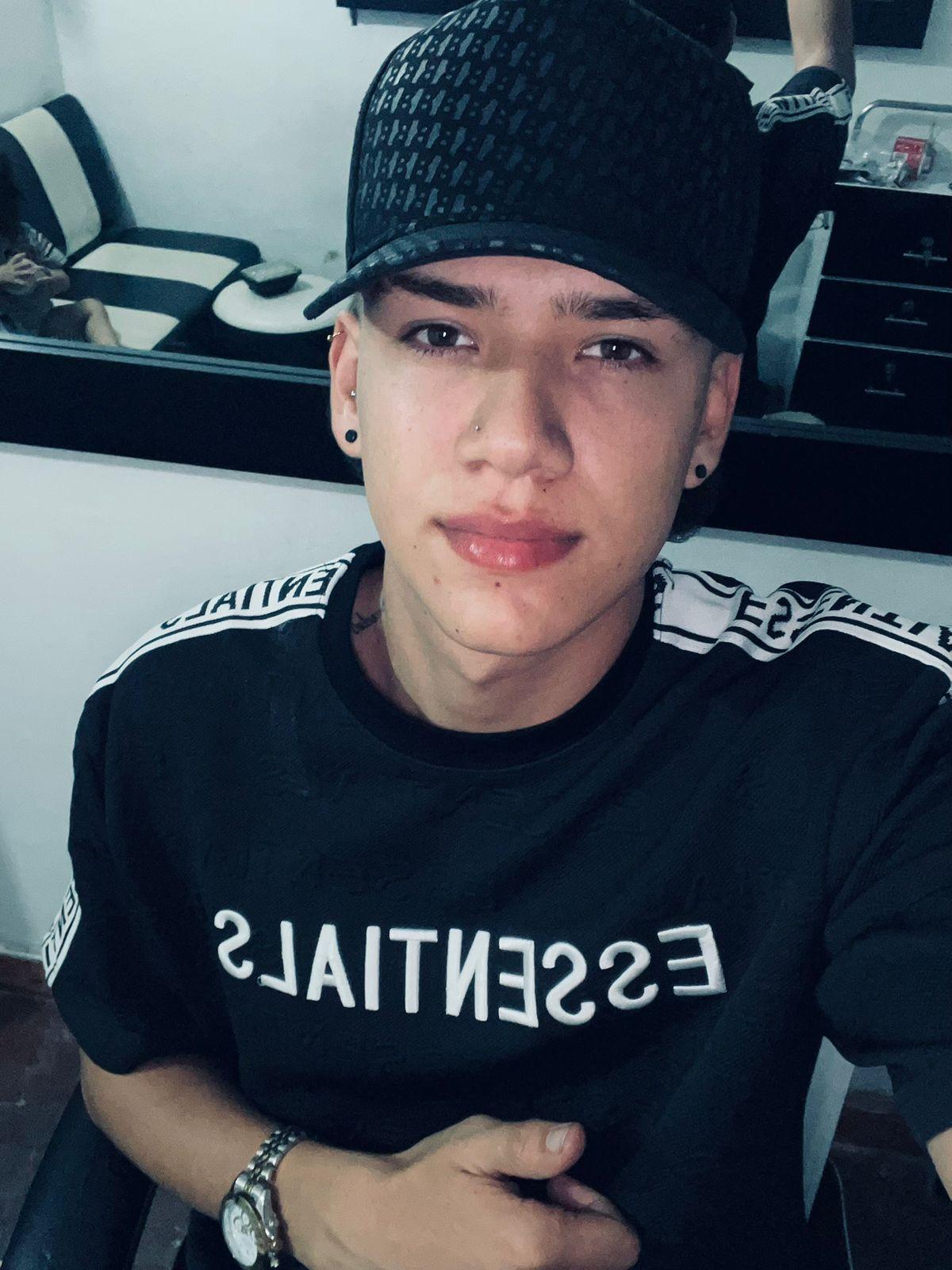 MaxThomson_Boy Live Image