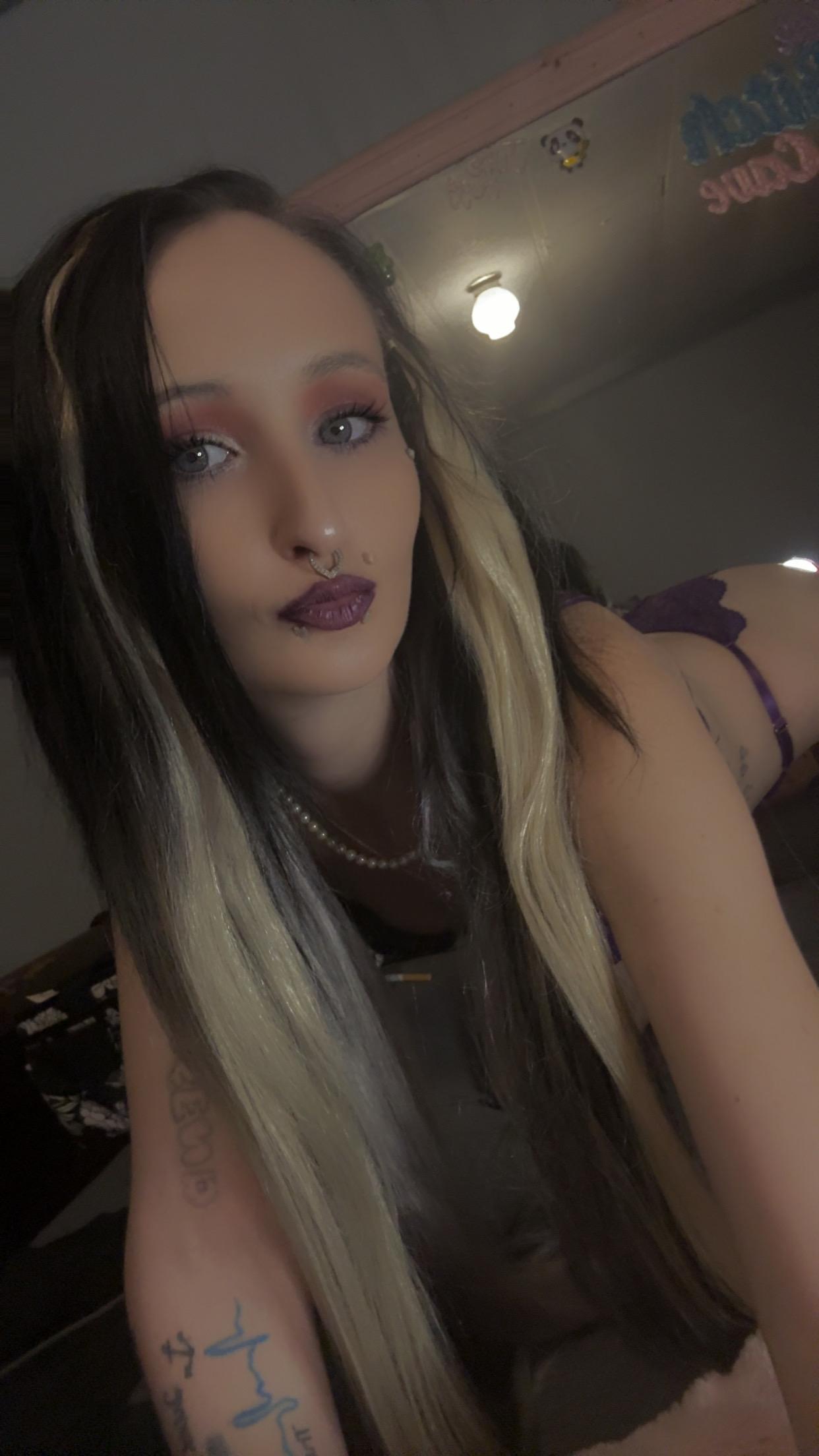 MegThePetiteOne Live Image