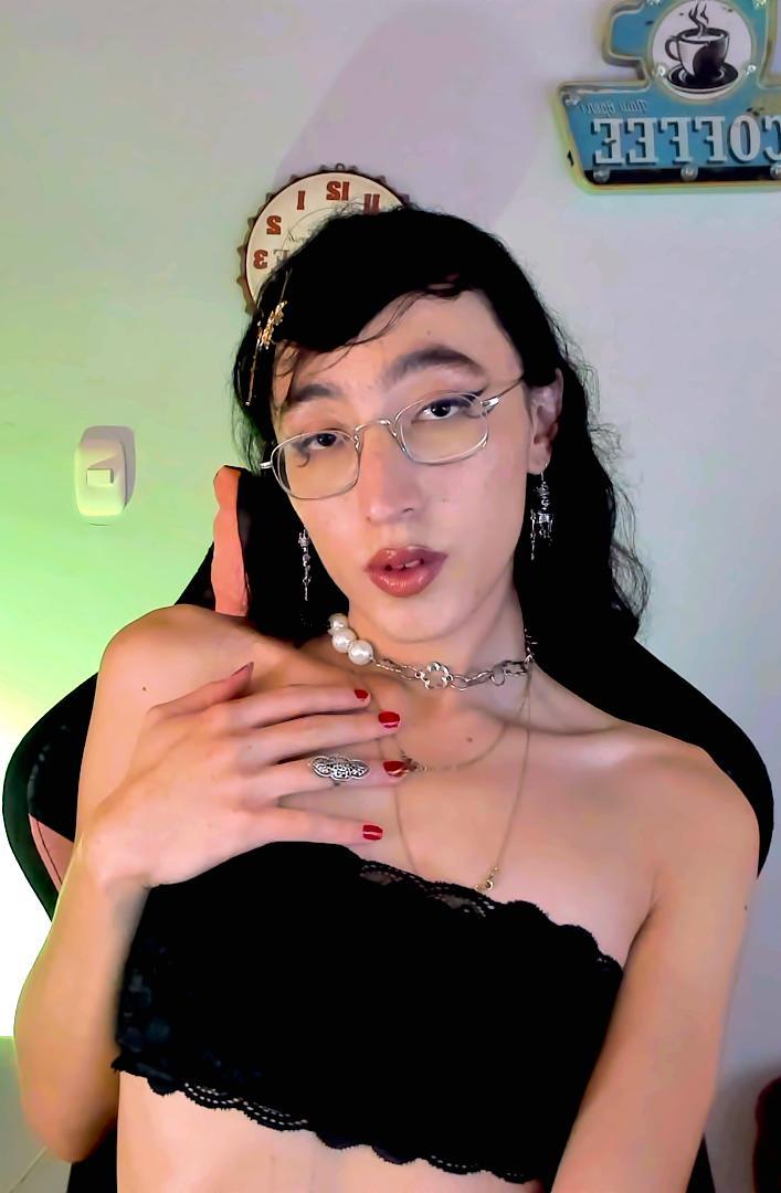NicoleLpz Live Image