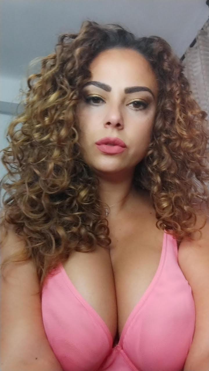 curlygirl35 Live Image