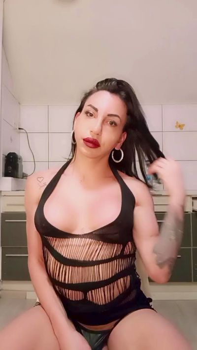danielyna921 Live Image