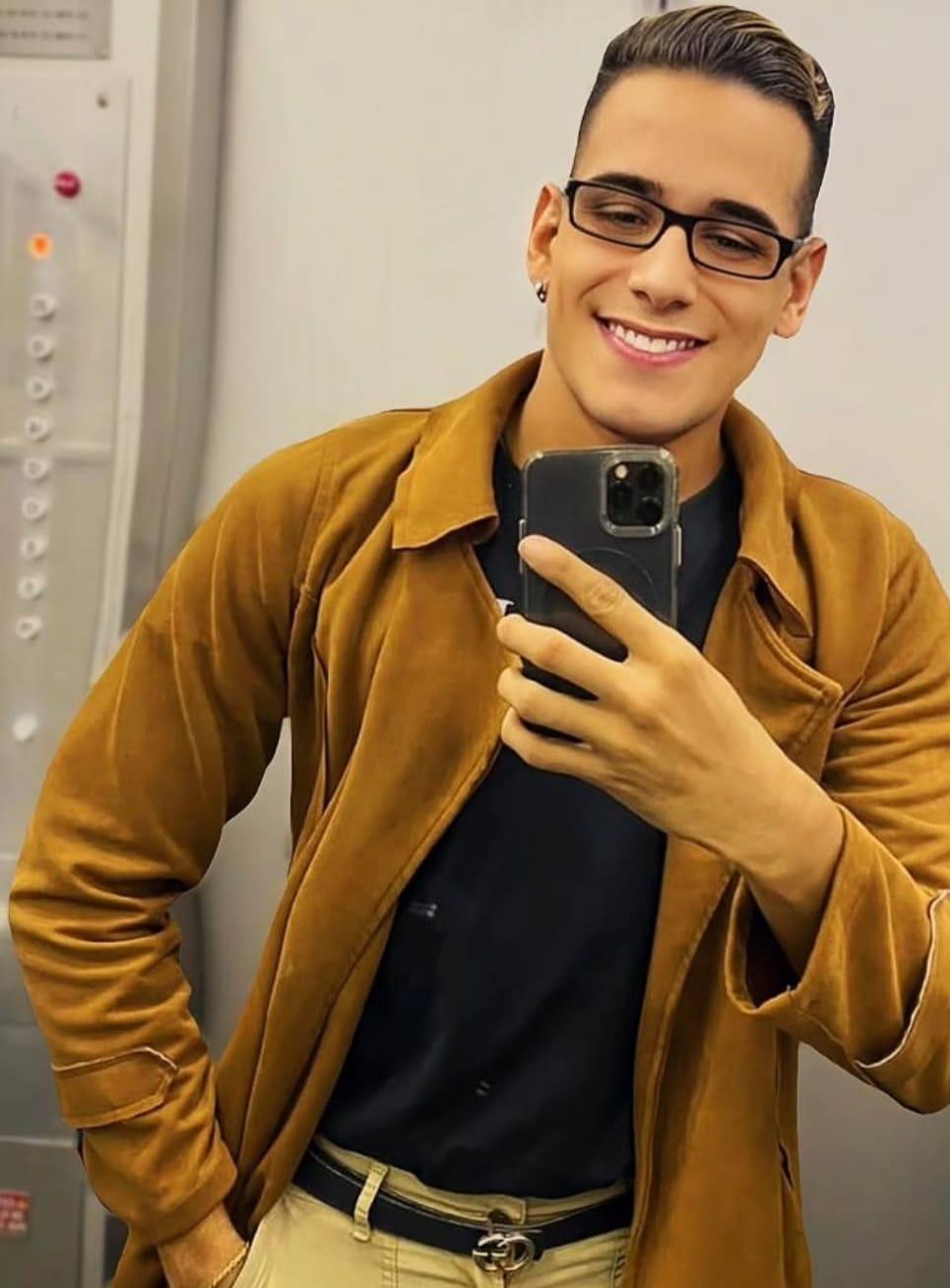dominic_anasis Live Image