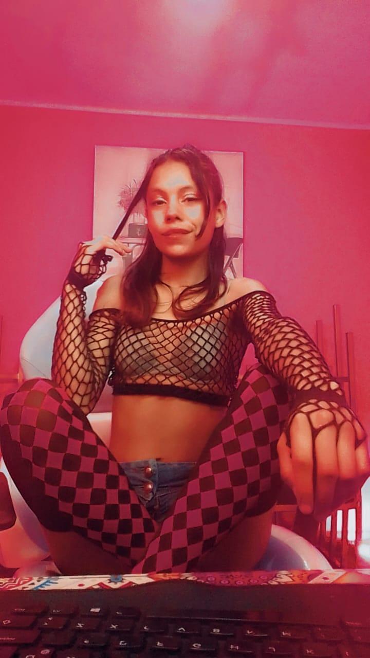 victoria_salas Live Image