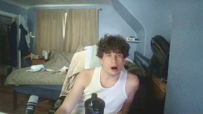 44Alexthebard44 live from Canada
