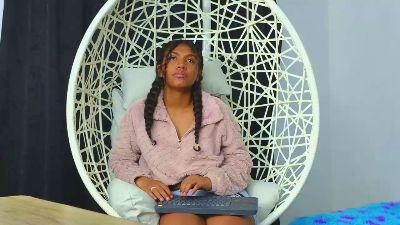 Aisha_glam live from United States