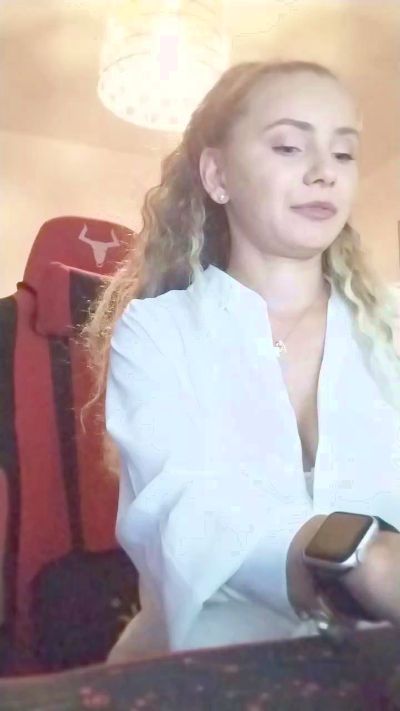 AlessiaCreed live from Italy