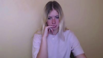 AliceMeaww_ live from United States
