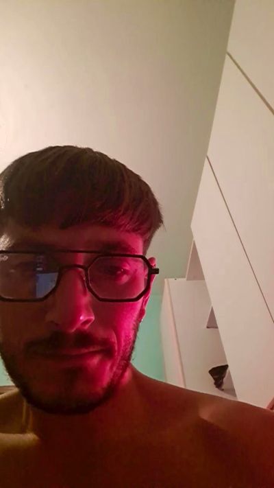 Andrehot91 live from Italy