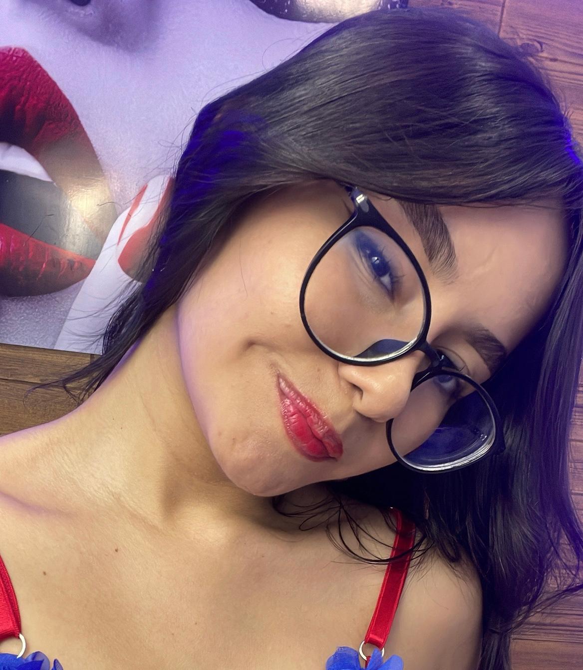 Ashlyeegray live from United States
