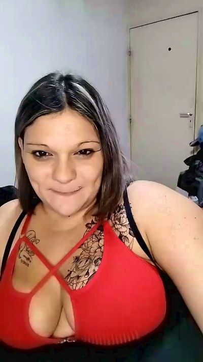 Chaudeejulie live from France