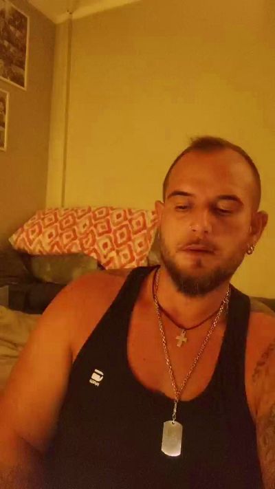 Dani4490 live from Germany
