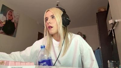 ElvaWaxler live from France