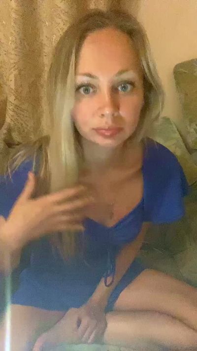 EmillyaW live from Netherlands