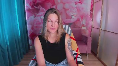 EmilyWalkeri live from United States