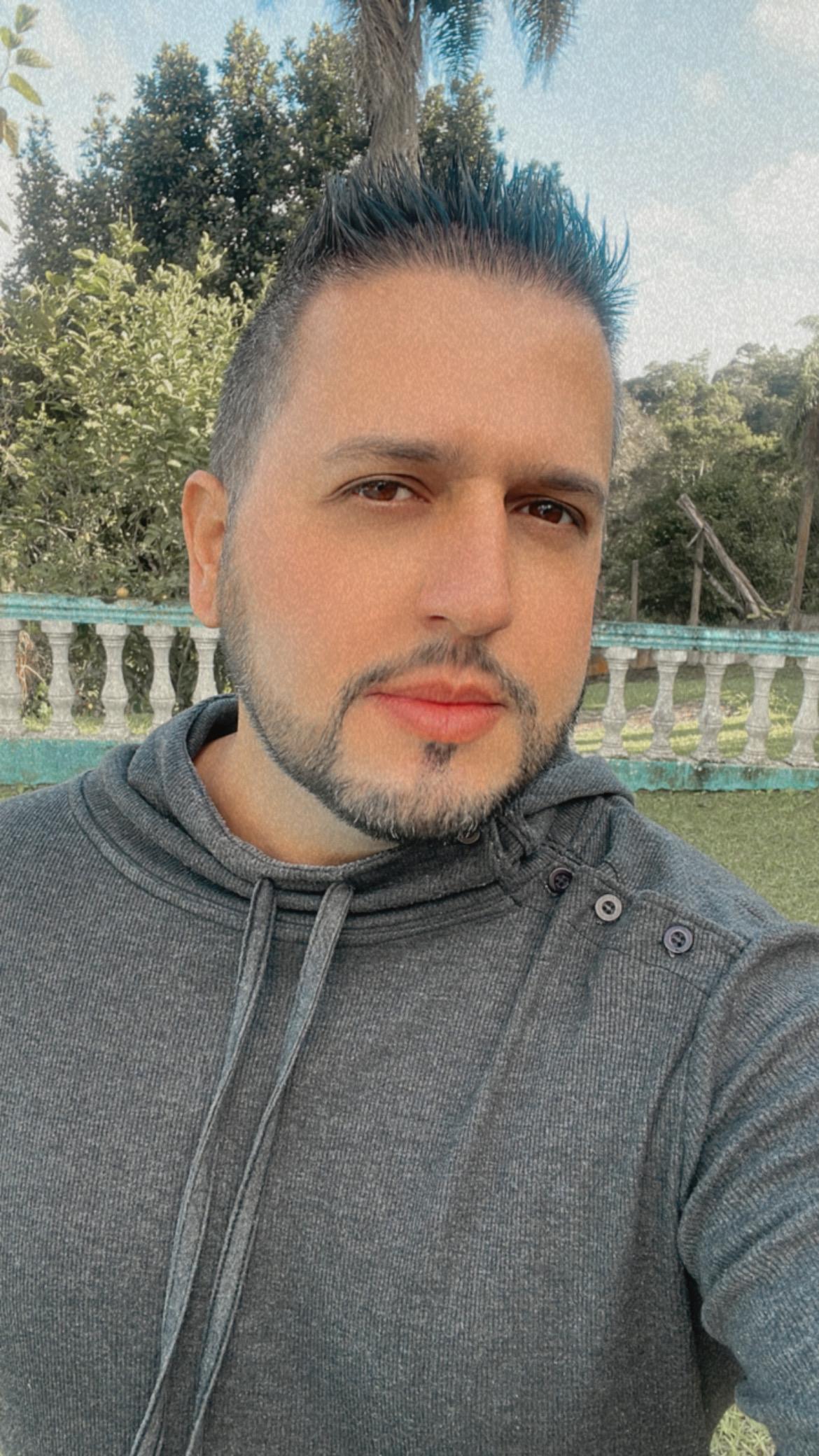 Fael_13 live from Brazil