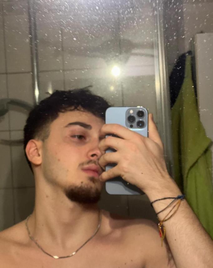 Hank_04 live from Italy