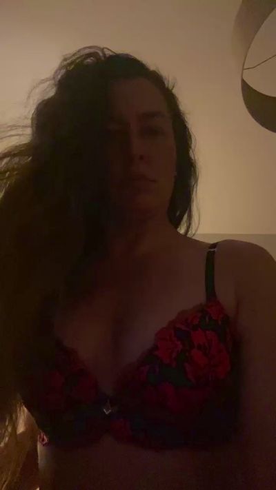 HottyJC live from United Kingdom