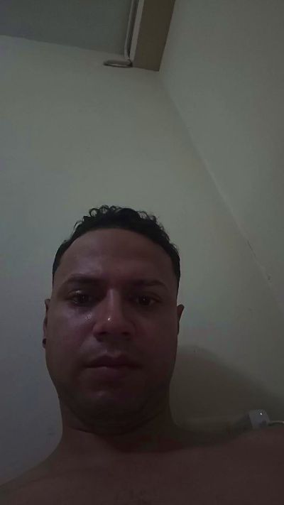 Huzziel1 live from Ecuador