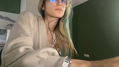 KarenaReinhart live from France