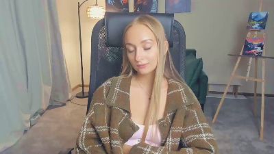 KarlyMclaird live from United States