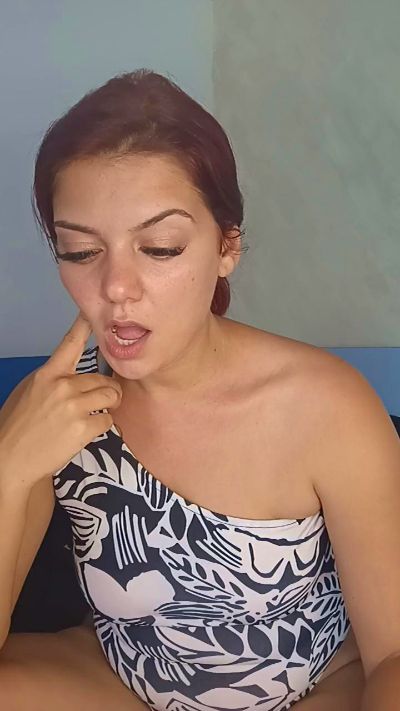 LadyNora26 live from Romania