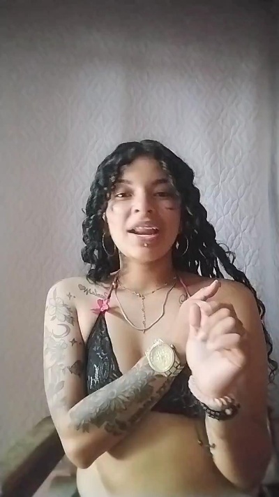 Laurasweet2001 live from Colombia