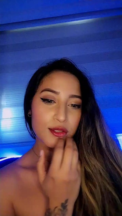 Louisa_suzett2 live from France