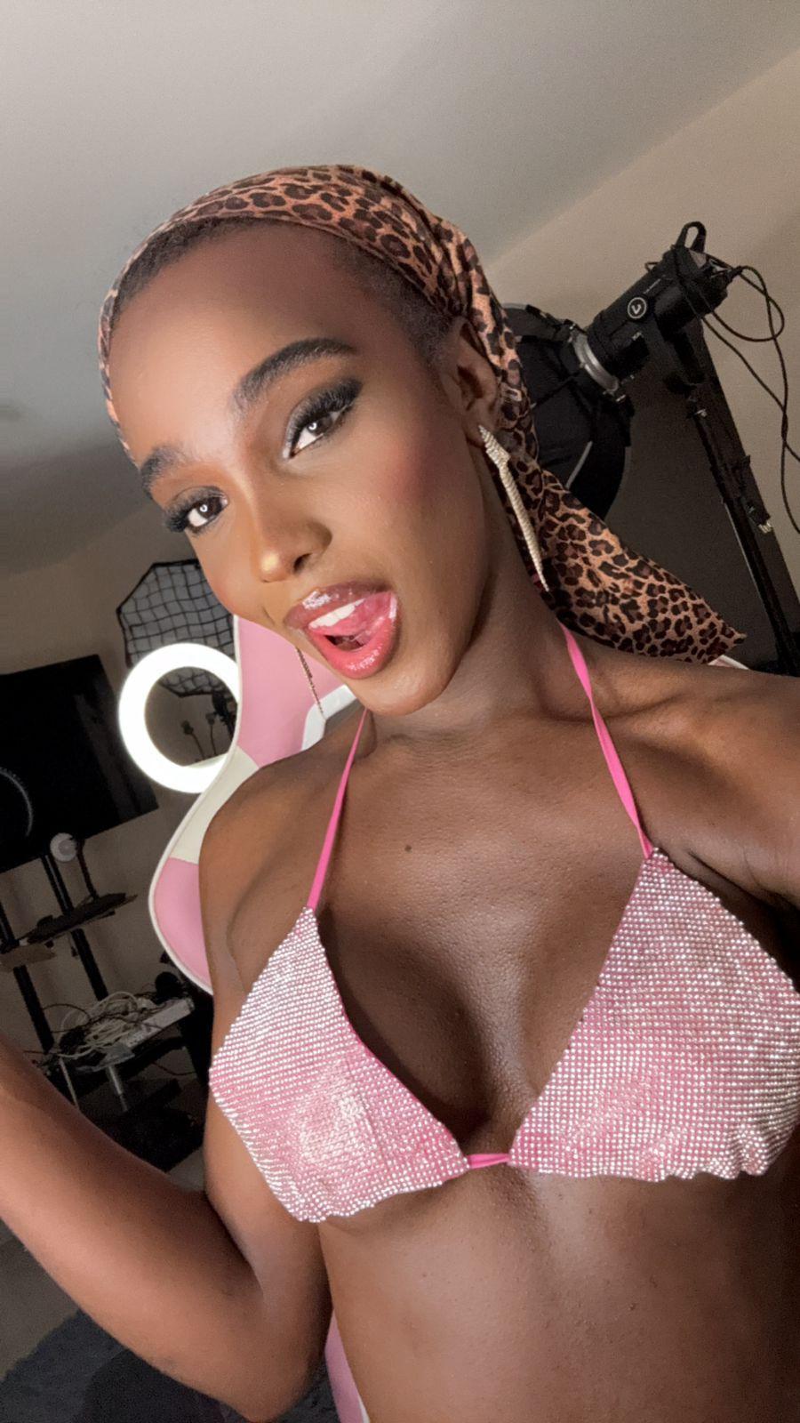 Luana_risque live from France