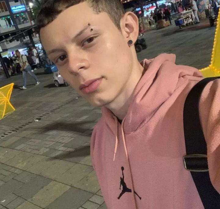 Mathew_Boyy live from Colombia