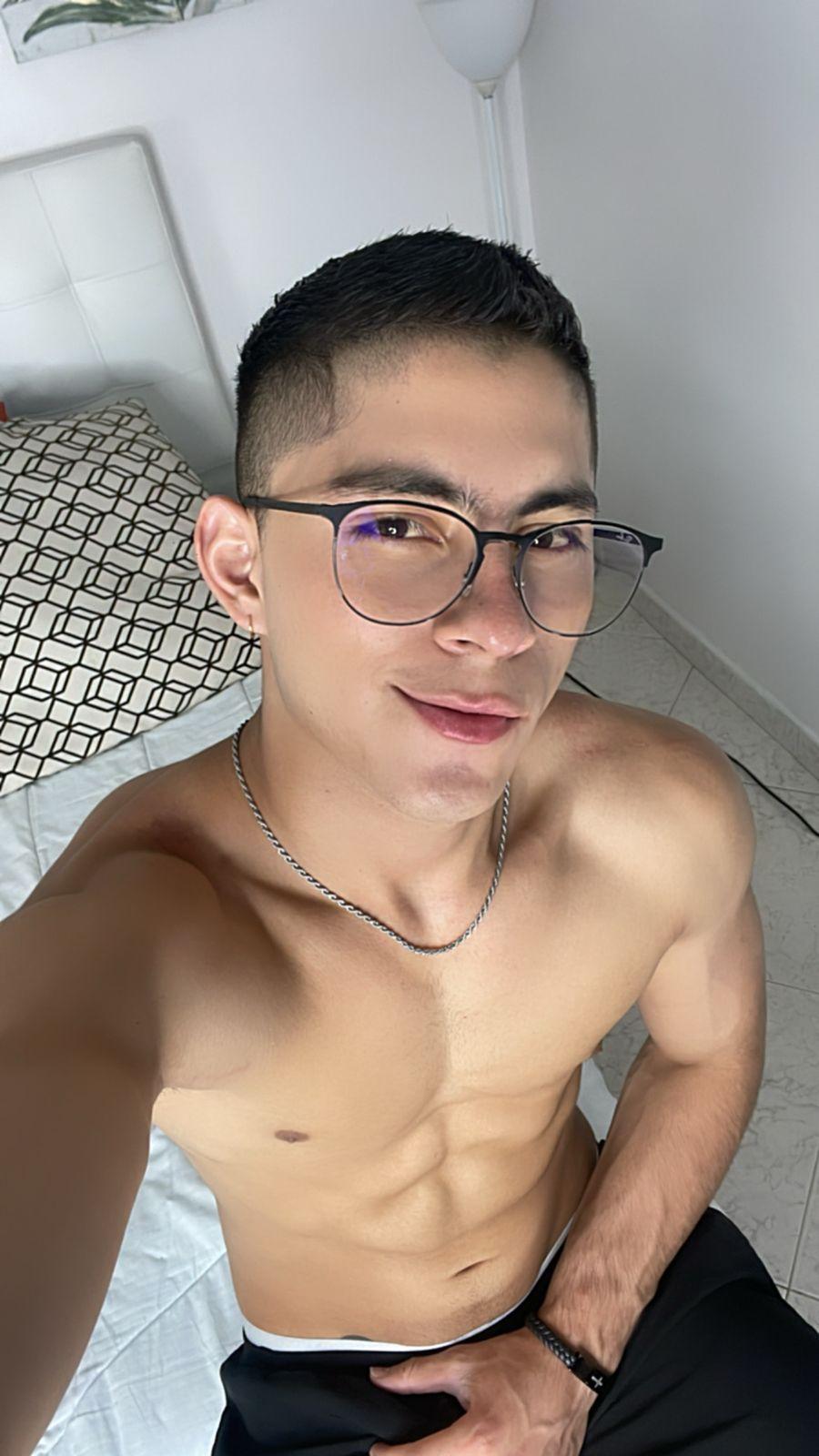 Matty_Adams__ live from United States