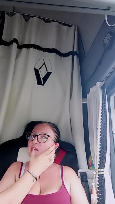 Milfa38 live from France