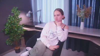 MoniqueBores live from France