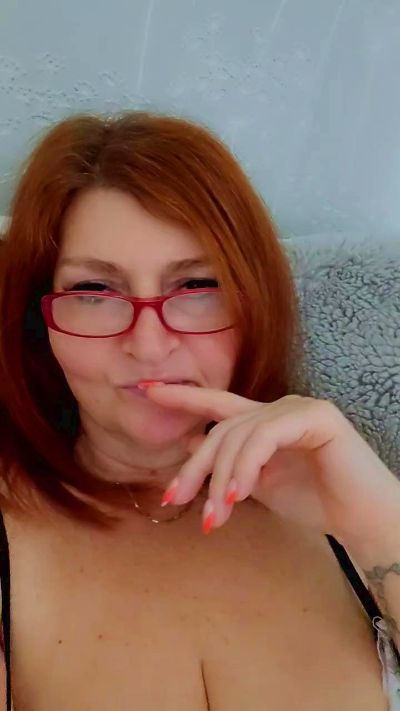 Mswhiskers live from United Kingdom