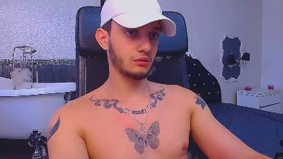 OscarGriffin live from United States