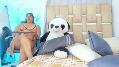 Paolaa24_ live from United States