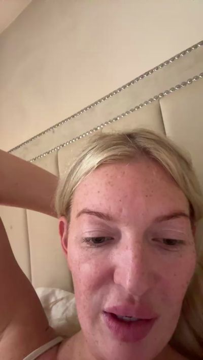 TallBlondeQueen live from United Kingdom