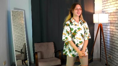 TiffaniePhilson live from France