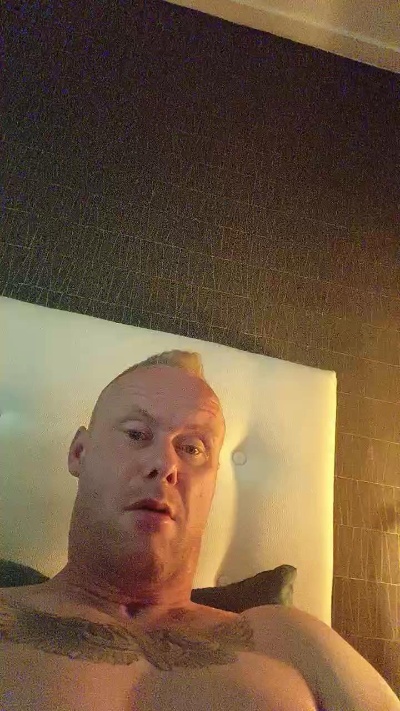 Tijnguy81 live from Netherlands
