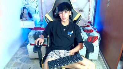 Yiisu_1 live from United States