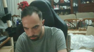 adrianpenelargo live from Spain