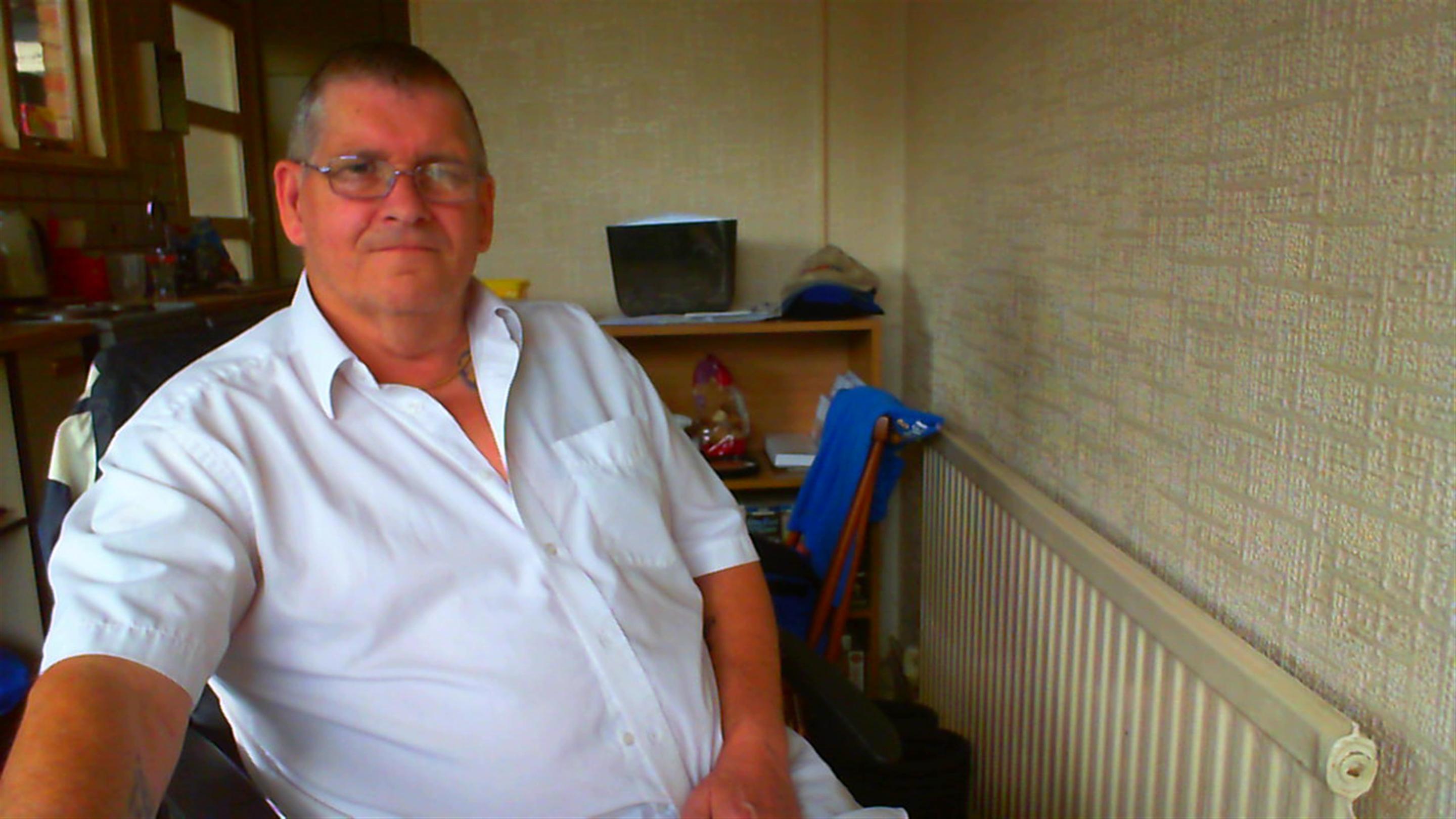 cambsman60 live from United Kingdom